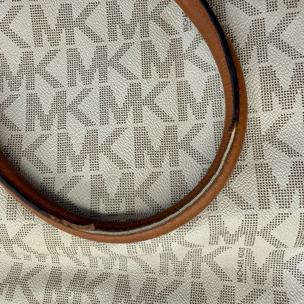 Michael Kors Hamilton Tote Bag Vanilla Monogram Matching Wallet‎